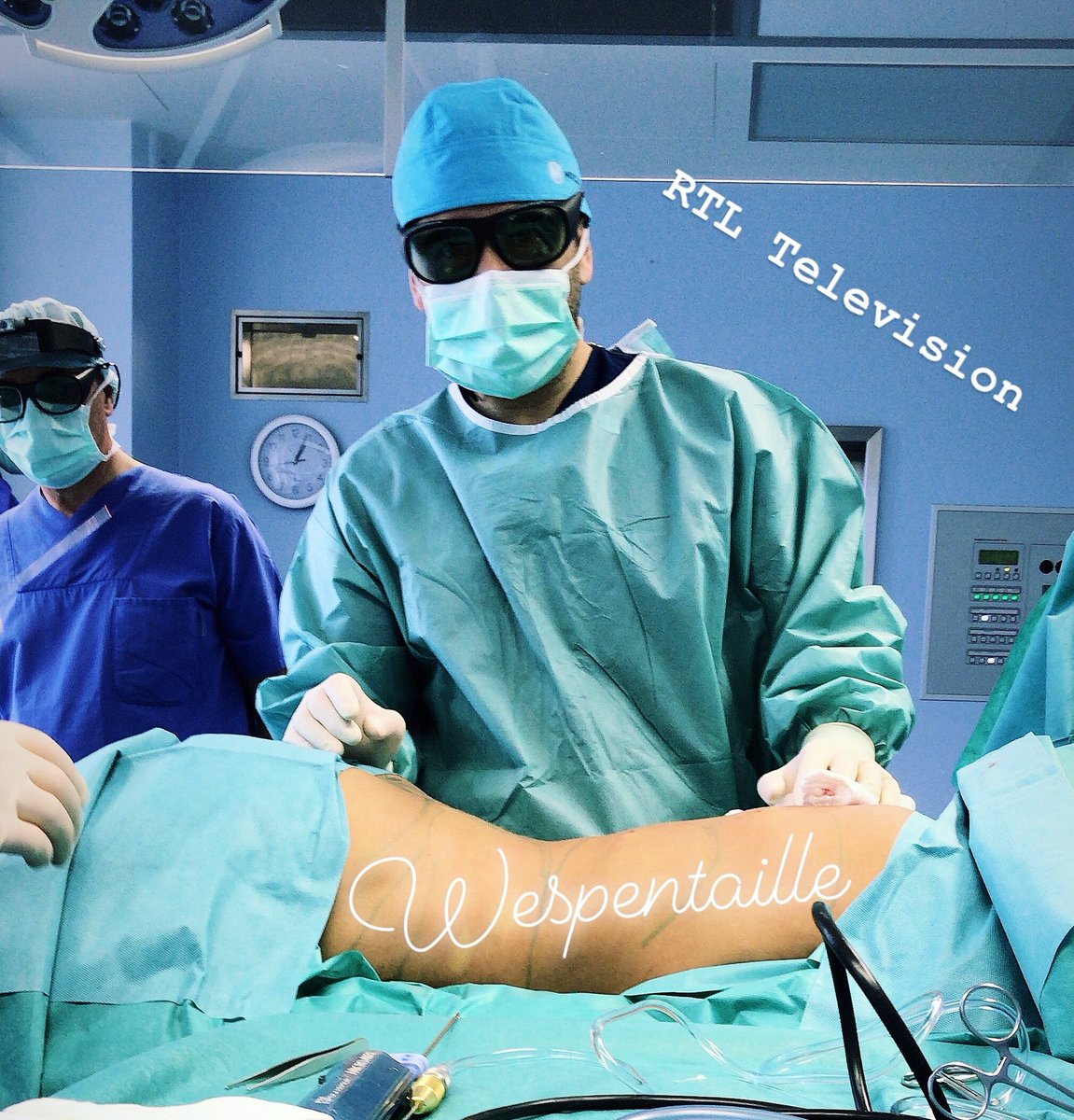 medicalinn's tweet photo. Eine coole Brille 😎 während unseres gestrigen RTL Drehs.

#rtl #medicalinn #dratila #düsseldorf #beauty #weekend #silikon #breasťaugmentation #implants #schönheitschirurg #breast #breastisbest #beauty #suisse #zurich #luzern #basel #liposuction 
#laser #glasses #wespentaille https://t.co/3GvIeas595