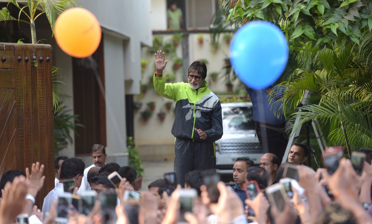 SrBachchan's tweet photo. T 2797 - Another Sunday .. another love  .. another affection .. another humbling !! https://t.co/BILzpE5KHA