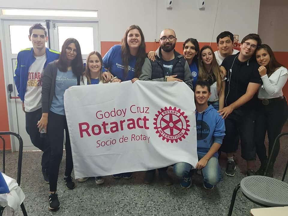 Rotaract4851's tweet photo. Felicidades Rotaract Club Santa Rosa y Rotaract Godoy Cruz Mendoza ❗❗
😁😁
#Hermanamiento
#Rotaract #D4849 #GenerandoElCambio https://t.co/dMnSN7tcr4
