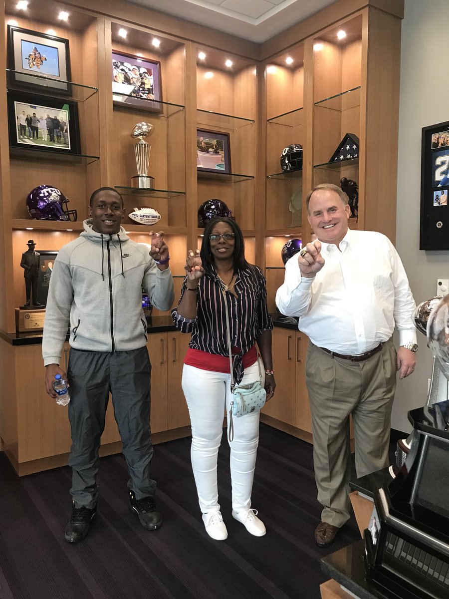 Money_E3's tweet photo. New home...📍 Excited to say I’m commited ! #CarterBoys18 Time to work ❕🐸💜 @Gaucho_Football @CoachMac1 @jwilliamsdhs https://t.co/FRtSCHTNoQ