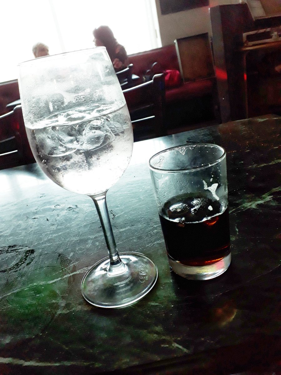 steff_travers's tweet image. Heyyy @FrancisJames95 
Sean says thank you 😁🥂