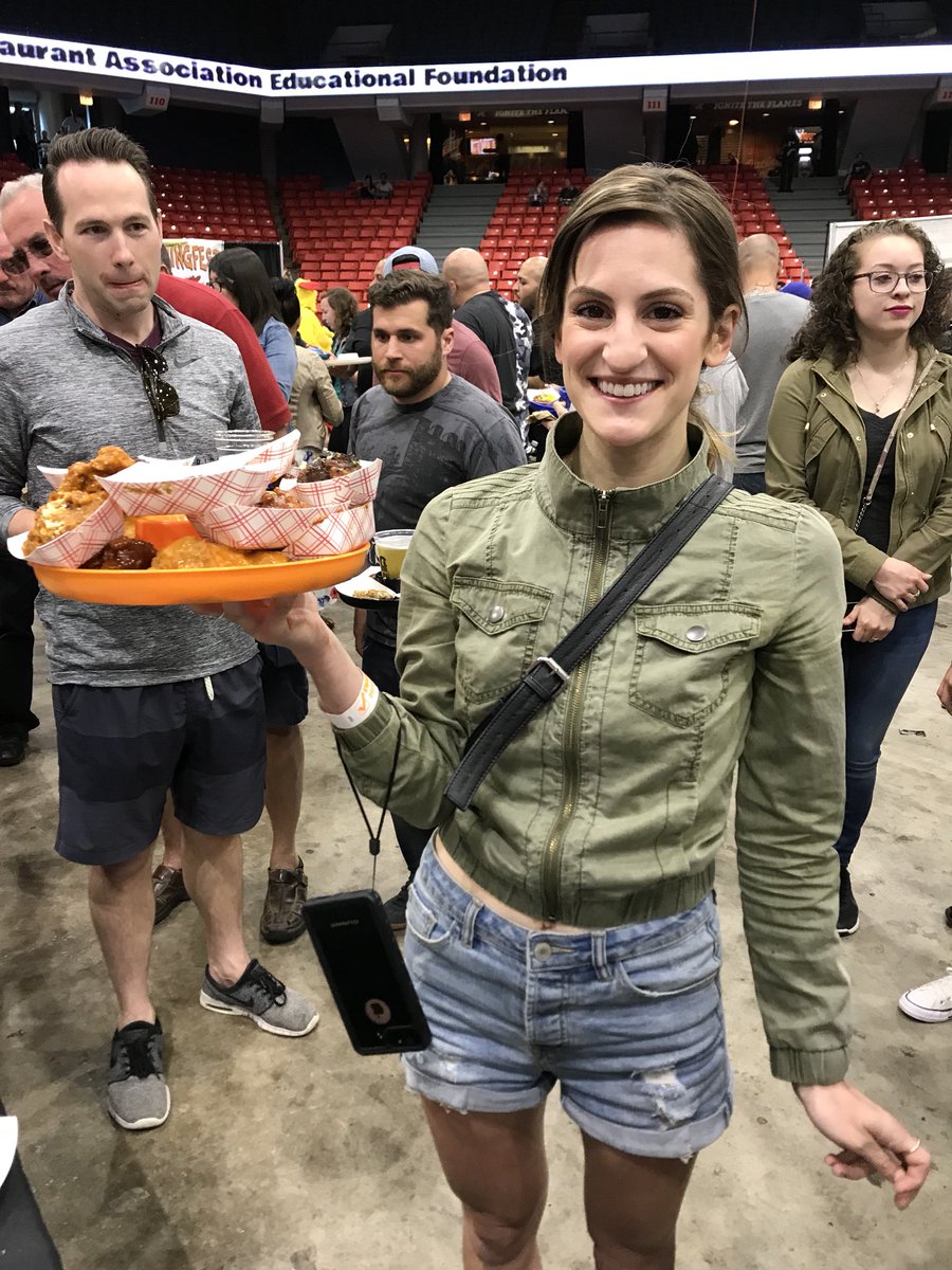 SOButcher's tweet image. You need skills at @ChicagoWingFest #balancingact