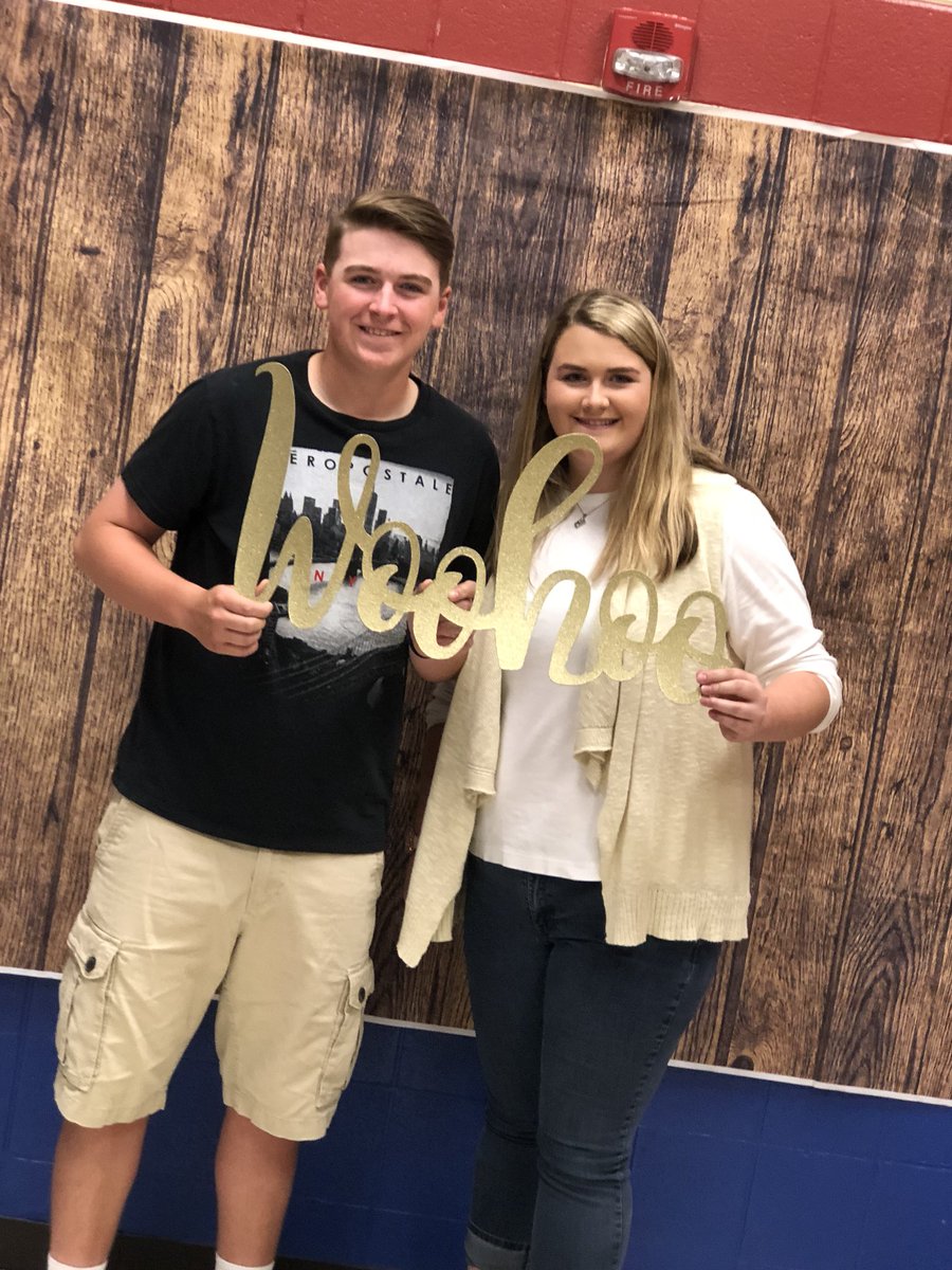 MommaKealey's tweet photo. #ACgrad18 https://t.co/3qcnVcsPcI