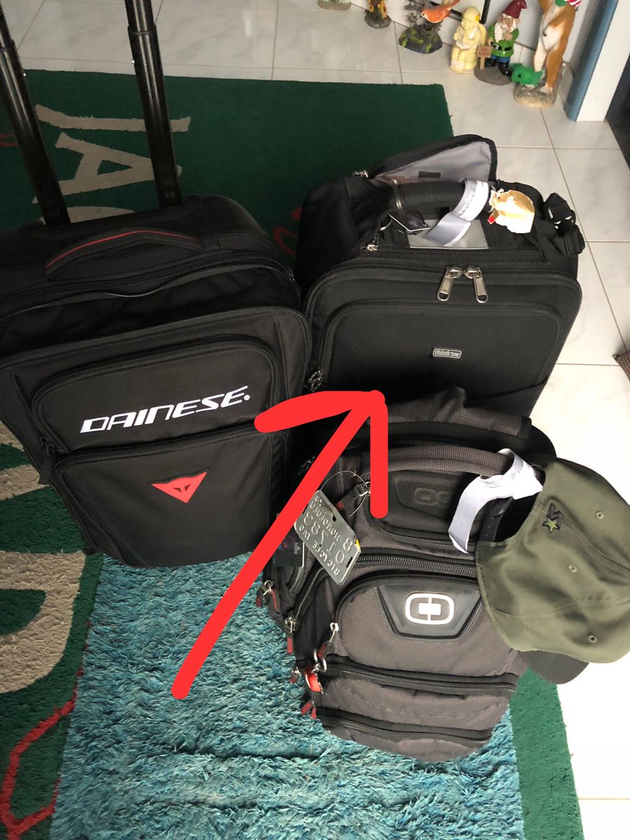 motomatters's tweet image. We need your help. Some utter scumbag stole this bag (see arrow) from the media center in Jerez. It contains all of @CormacGP's cameras, lenses, and kit, including a Canon 1DX, 1 DS Mark III and 500mm F4 and 70-200mm F2.8. If you spot it, please call the police. Please RT this!