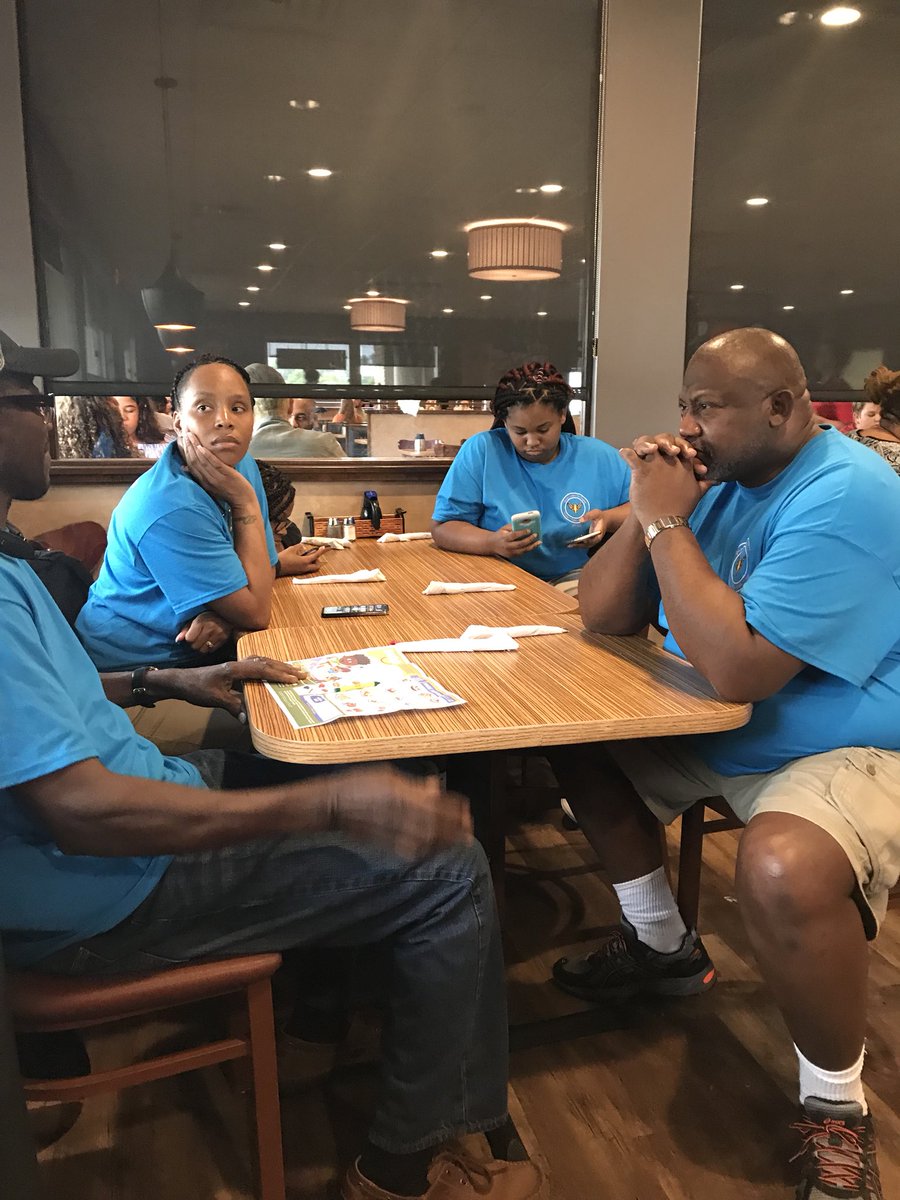 CLB_Dr's tweet photo. Getting ready to grub at IHOP... orders taken, conversations and kid menu activities started 😁 @MRRVH @garciatrevel @MJReynolds1972 @IHOP #YLiT #Springtrip2018 https://t.co/Haud9WHZMa