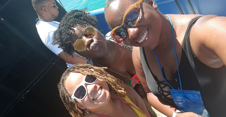 iNameMander's tweet photo. We outchea #suitsbahamas @empathyxvino @mesmereyesing https://t.co/OtSQdFRFti
