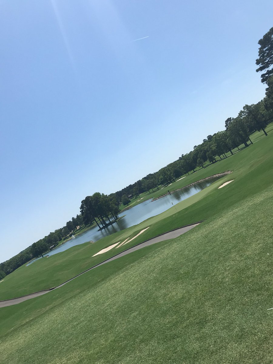 Best finishing holes &amp; patio views in Arkansas? ⛳️
Let me see &amp; hear your to disagreements to this statement 😎
#golfarkansas #golfviews #SundayFunday #golfday #pleasantvalleycc  #golfcourse