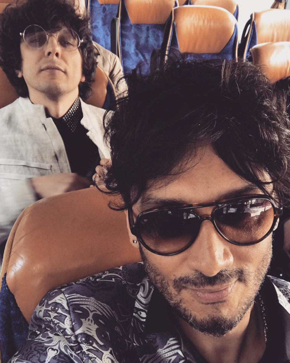 Dona_t3ll4's tweet photo. Two is megl' che one 😉 Tifiamo per la nostra Italia 🇮🇹 

#MetaMoroPrendiamociLEuropa
#MetaMoroAtESCisTheNewMundial2018
#Eurovision
#MetaMoroESC2018 #FabrizioMoro #ESC2018 #ESCita #ErmalMeta #quantegioie https://t.co/yal3OFrDL4