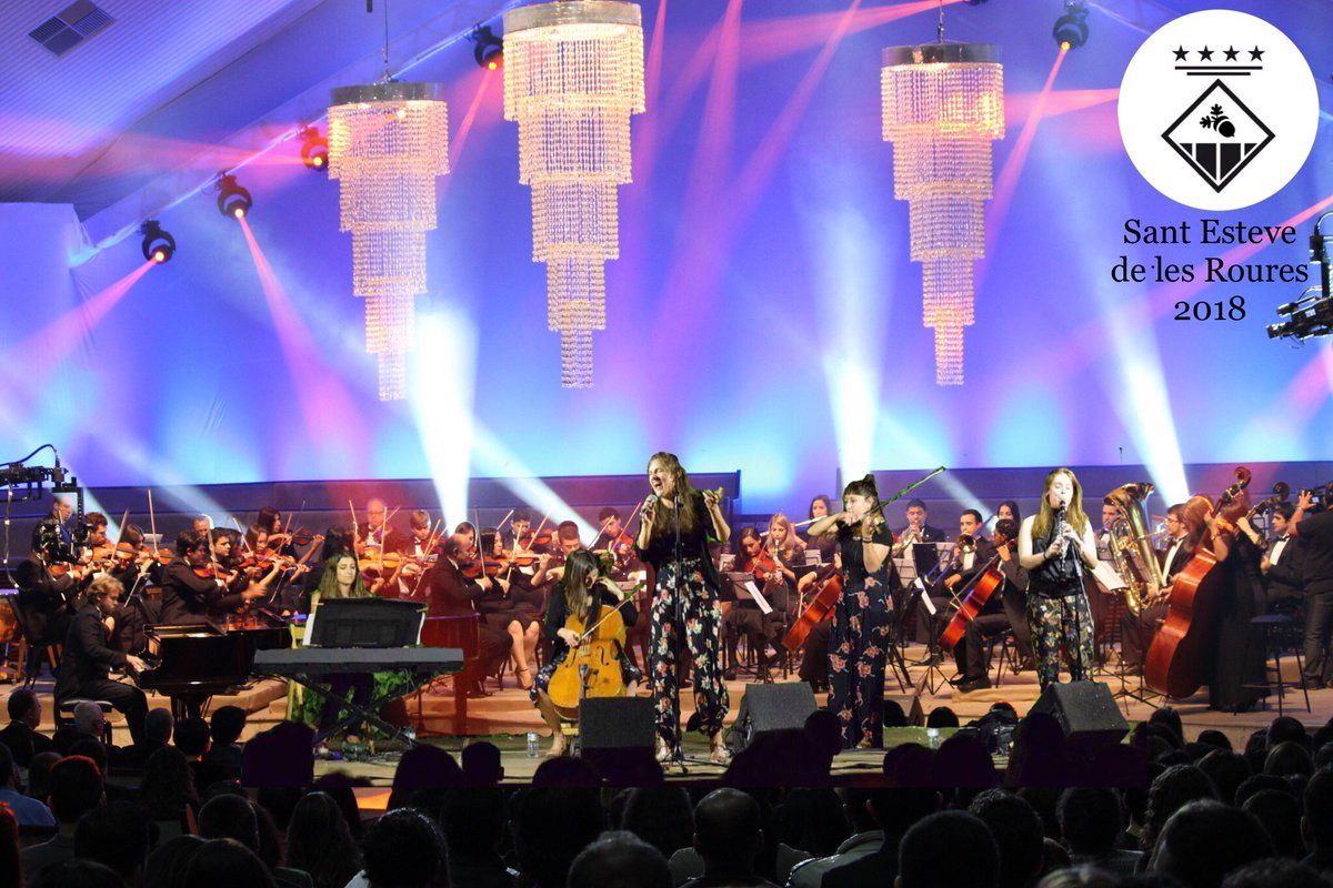 Molt contentes de l´estrena del nou disc en primícia a #SantEsteveDeLesRoures!Un honor comptar amb @orquestraRoures.Gràcies @324roures <a href="/OrniAlcalde/">Alcalde Orni 🎗</a> <a href="/st_esteveroures/">Ajuntament de Sant Esteve de les Roures</a> @coralroures.Pels que no vareu poder venir, aquest dijous 10 a la sala <a href="/LuzdeGasClub/">Luz de Gas</a>! ticketea.com/entradas-conci… … …