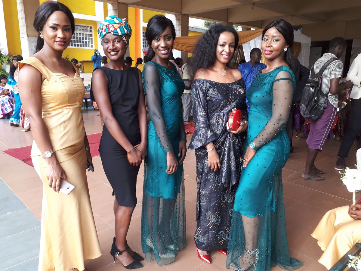 Conakry_Life's tweet photo. Aujourd'hui j'ai encore réaliser que la Guinée est une famille. Chaque union était mixte. Ce brassage culturel est un atout. Je suis heureuse de partager ce moment avec eux. #BestTimeInGuinea #Kibaro #224Fierté #loeilcurieux #Wedding #mariage https://t.co/Gu3pUpfTjs