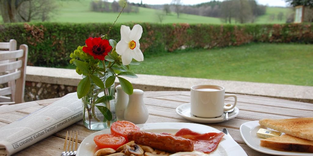 westdeangardens's tweet photo. As it's a bank holiday tomorrow we're open from 9am. Why not join us for a hearty breakfast to kick start the day? #BankHolidayWeekend  https://t.co/6B8wzvTrxn https://t.co/bBtOd4ggto