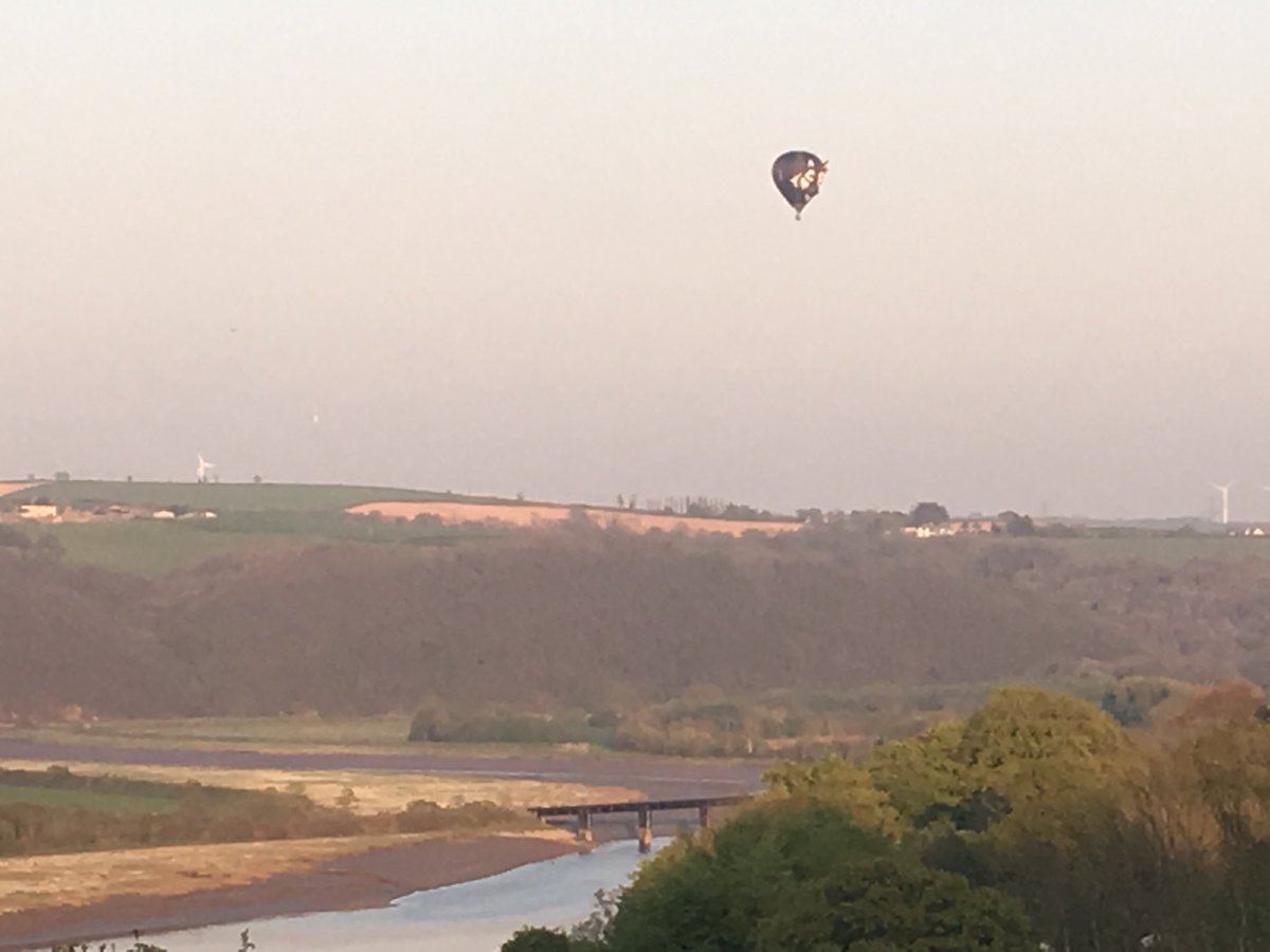 neil_harrison's tweet photo. Good evening #westhewolf. Nice to see you over Bideford. https://t.co/NqtgRC0tiY