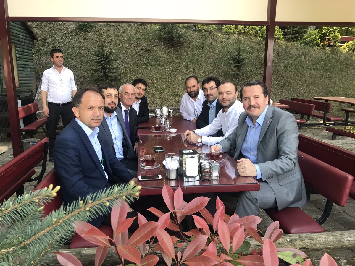 Yol molasında Bolu ve Düzce başkanlarımızla bir araya geldik.

Ahmet Koçak,Ömer Faruk Çelebi,Tahir Düş başkanlarımın şahsında teşkilatlarımıza teşekkür ediyorum.