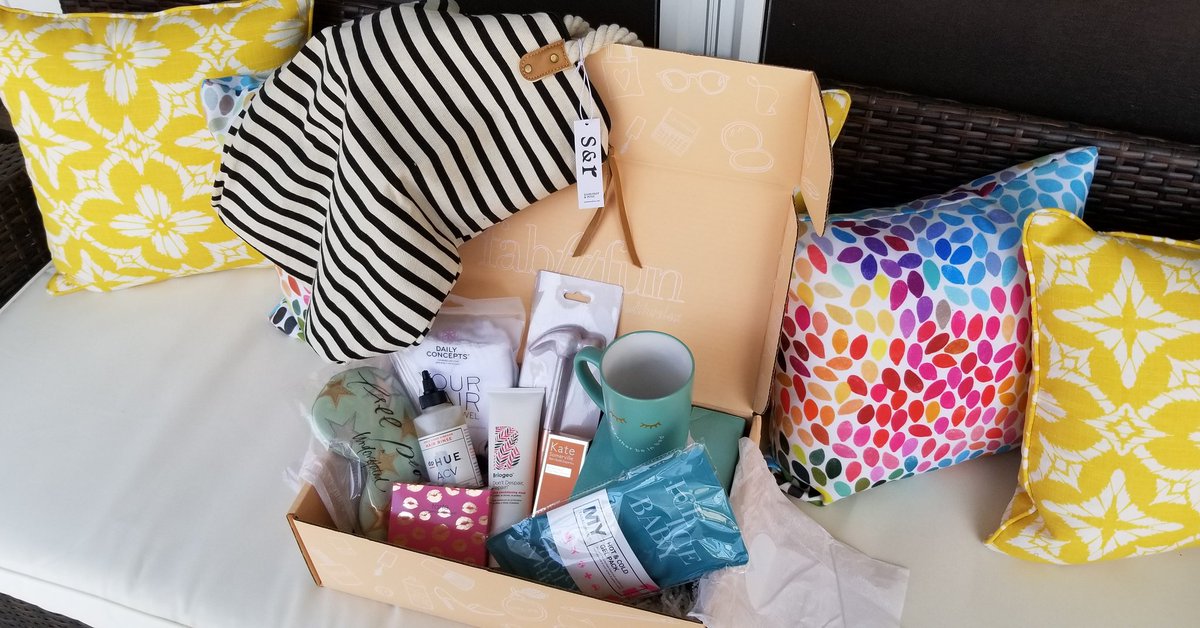 rwyrachel's tweet image. @FabFitFun I&apos;m am so thrilled I received this.. I received almost $300.00 worth of stuff for only $29.99.. I am not one to just buy myself things often but let me tell you this box brought me so much JOY.. #FabFitFun #FabFitFunSpringBox #FabFitFunBox #FFFGiveaway #HelloSpring