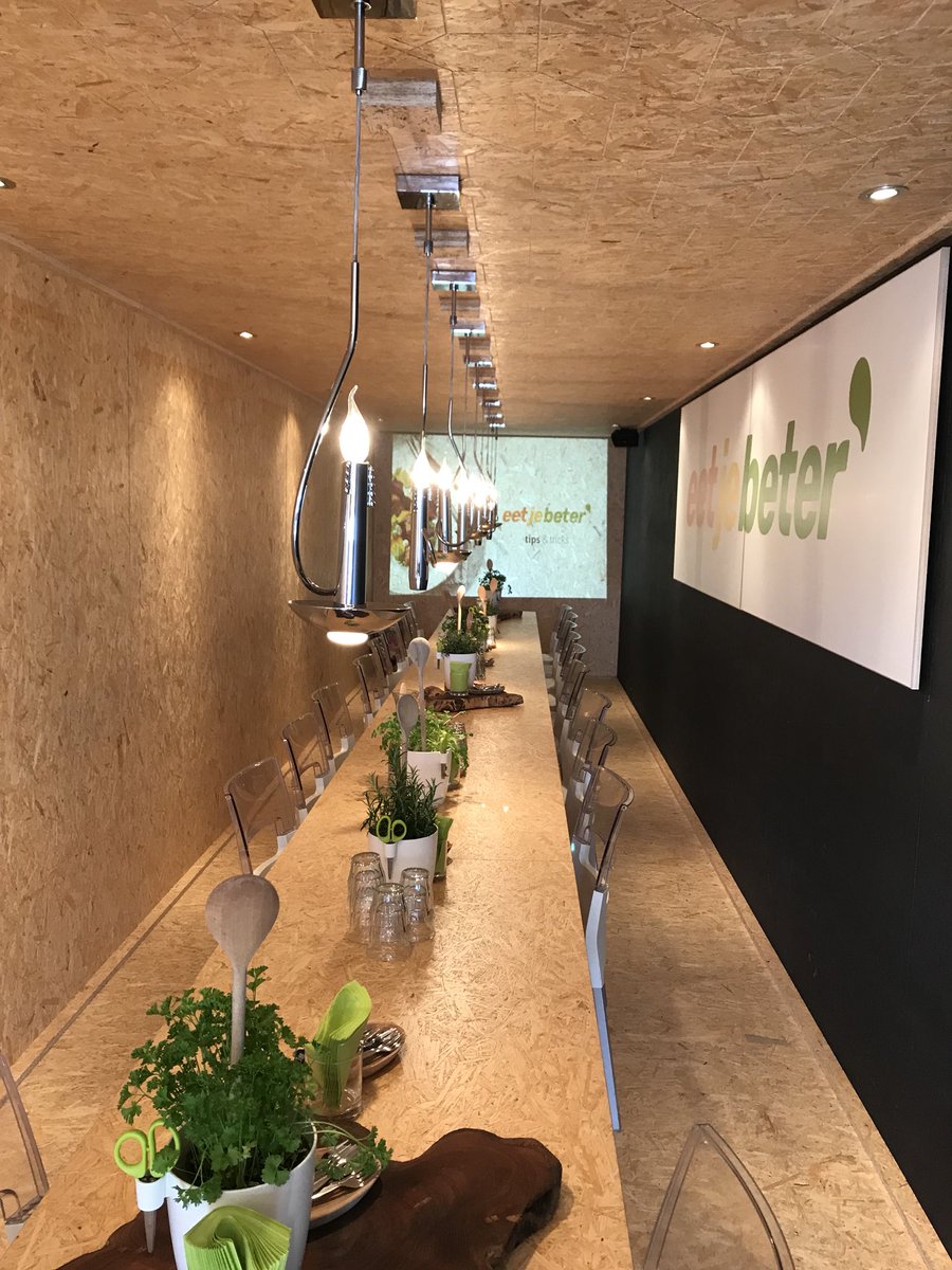 BeerkensR's tweet photo. Onze Eet je beter restaurant Food truck van binnen . Je vindt ons deze maand door heel Brabant . Kijk voor info op de App Eetjebeter @EetJeBeter2018 @Brabant @WeAreFood2018 https://t.co/QtxdYd2dQ0