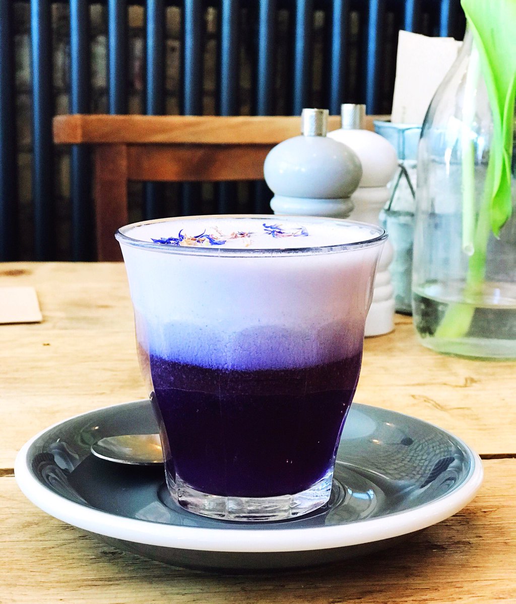 daphlt's tweet image. Isn’t this the prettiest drink you ever did see? #butterflylatte @_flotsam_jetsam