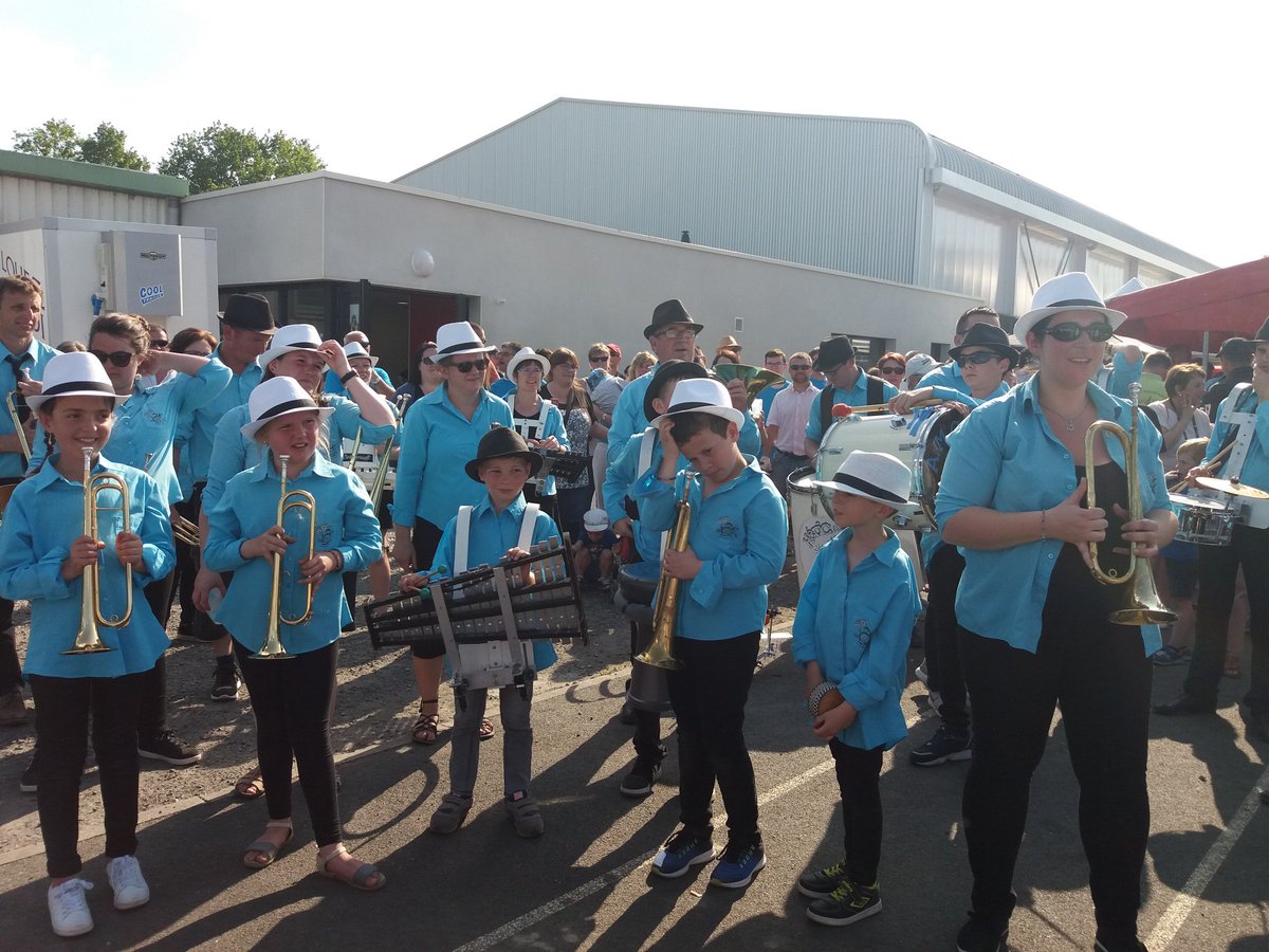 AnneCordier49's tweet photo. Belle rencontre interrégionale d Ensembles musicaux @laFSCF @FSCFPDL. Beaucoup de soleil😎😎😎 ce dimanche et le public au rendez vous à  #Heric. Plus de 100 #Bénévoles mobilisés : #MERCI à tous 👍👍👍👍 https://t.co/ts5UdFj7fi