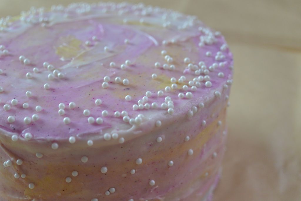 Who else wants to just dig into this vegan Vanilla butter cream cake? #spring #cake #yum #veganfood