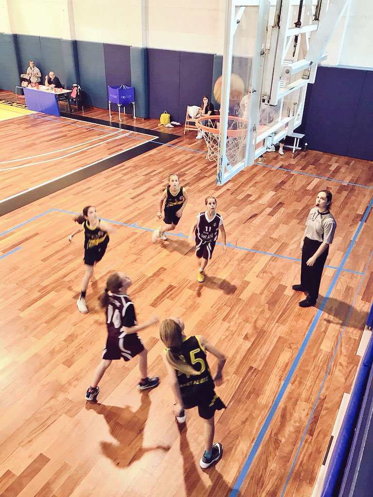 ASRBasketAlmeda's tweet photo. 🏀 #MF07ALM 94 - @FemSantAdria B 44
Les #minijefasonfire creixen dia a dia aprofitant cada minut de cada entrenament!!
#adnAlmeda #jornadaAlmeda #basketAutèntic https://t.co/o1nuCfiJKD