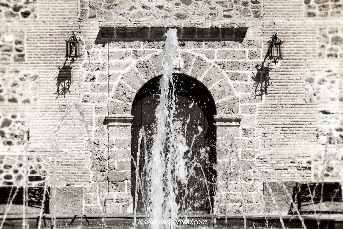 joselop44's tweet photo. Cada puerta cerrada es un reto, el comienzo de una nueva aventura.
#JLRquotes
https://t.co/OUbjcNgaIt
#bwnphotpgraphy #liveforthestory #Nigüelas
.@turgranada .@ideal_granada .@spain https://t.co/yWBqzwH2cB
