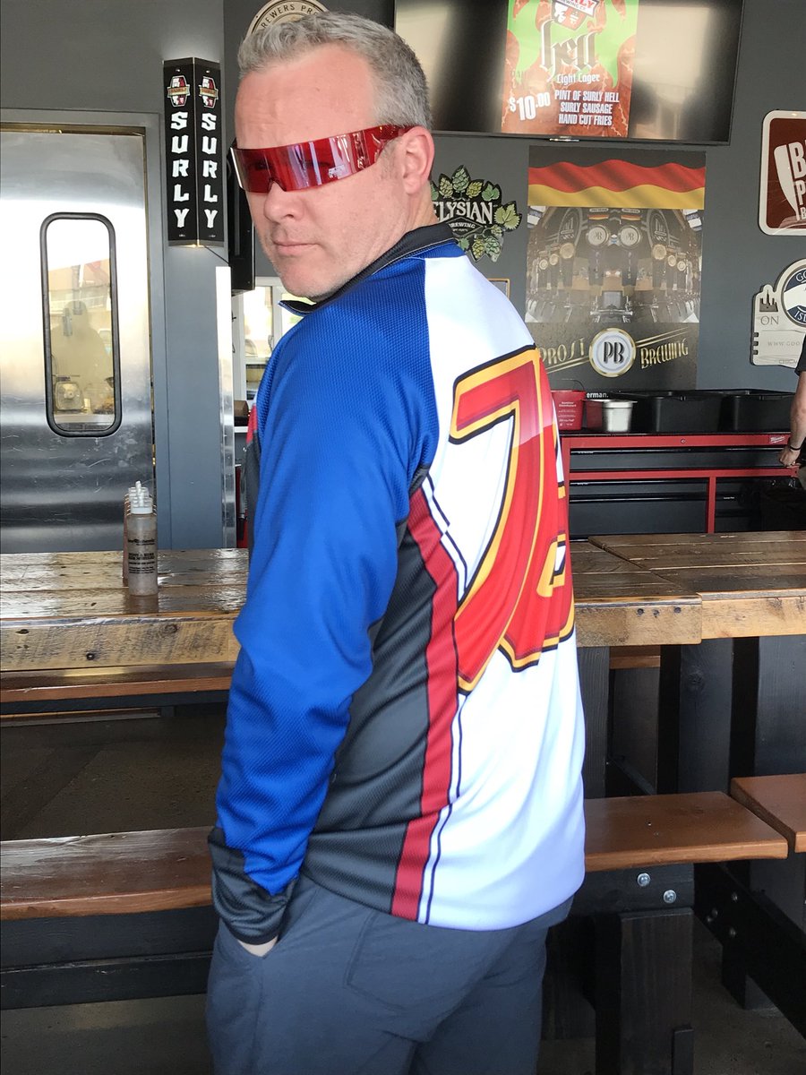 ConverttoRaid's tweet photo. Soldier: 76, reporting for duty.
Shut up, and try not to get yourselves killed out there.
@PatKrane
#overwatchcosplay #overwatchcosplay #mnmeetup https://t.co/nwLTzhBb9R