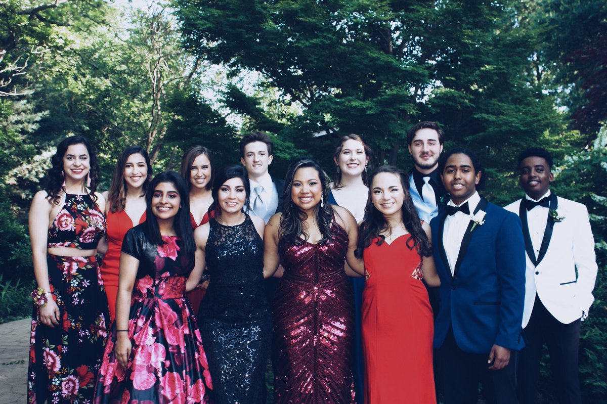 bekahpen's tweet photo. Biiiiig prom people #promneverends https://t.co/iiKveewTXI