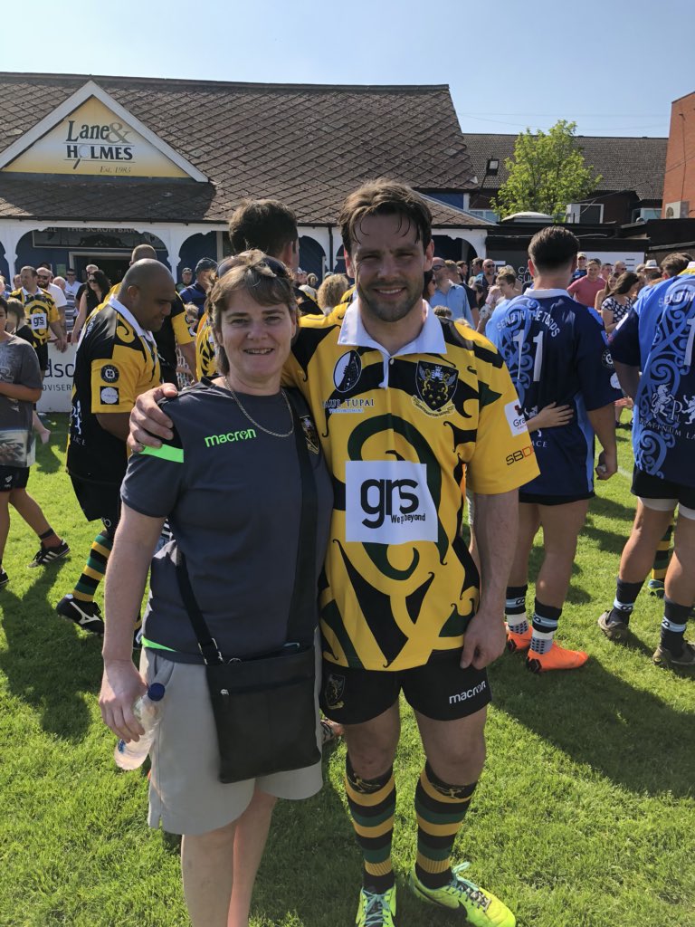 vfearzy's tweet image. Great afternoon @SendInTheToops testimonial game. Thanks for your time @DylanHartley @Toopsuk @ben_foden. The pop up looks great in the garden. #notstayingtheretho!!