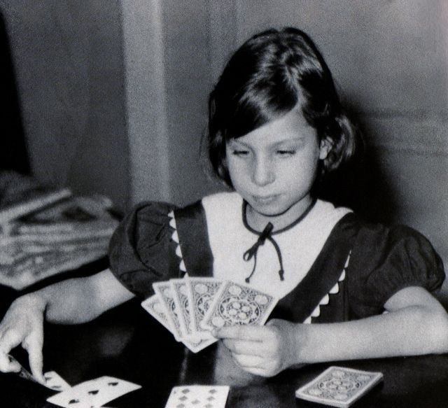 QUEENBSTREISAND's tweet photo. Barbra Streisand playing cards https://t.co/WiiPBPET8R