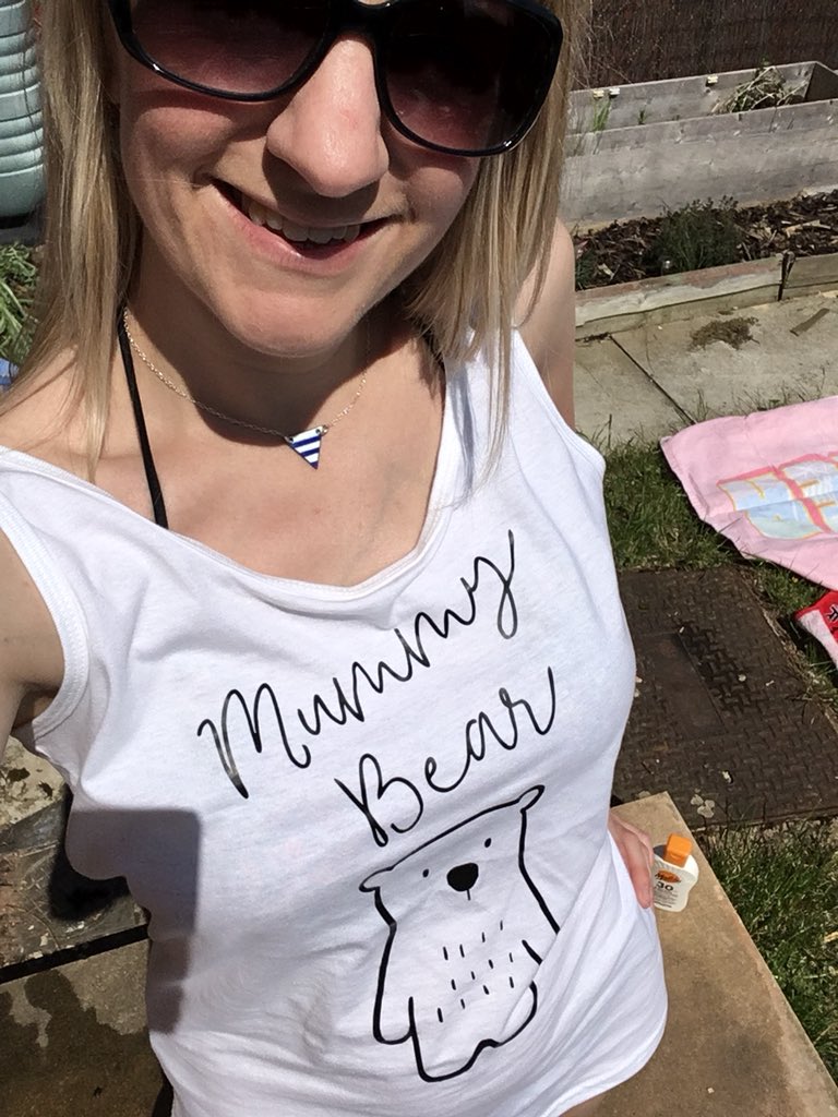Had an amazing reaction to my new stripy necklaces! 
Thank you all #handmadehour I’ve been wearing mine in the sunshine this weekend- along with my tee from <a href="/madeinsnetty/">Made in Snetty</a> - Get your limited edition necklace here > facebook.com/events/1549889… next Sunday from 8:30pm #sparkleshowcases