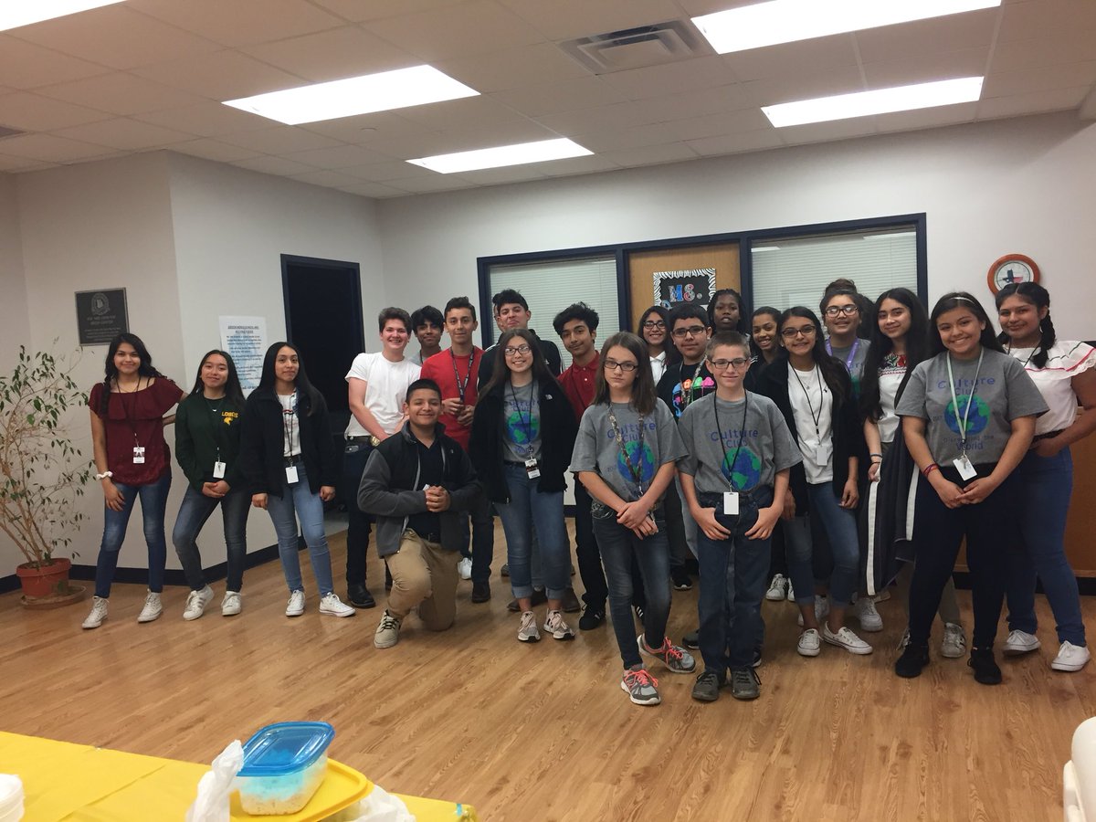 LongviewISD's tweet photo. #JudsonMS members of the culture club doted on teachers Friday with a Mexican meal.
The students were excited to explain the different foods and flavors of their moms’ homemade meals. Tamales, taquitos, and variety of salsas were on hand with homemade flan and tres leches cakes. https://t.co/HbrB9CgVFy