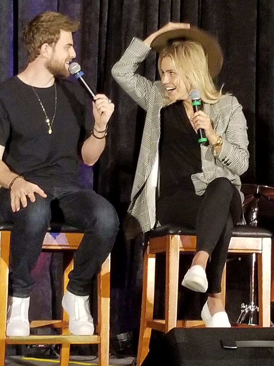 OriginalsDaily1's tweet photo. 📸| @claireholt &amp; @natebuzz Panel at #TVDChicago. https://t.co/YHk5VHvOAl