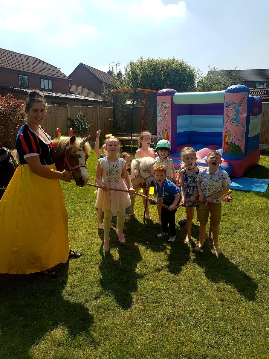 FindMyParty's tweet image. Todays fabulous Unicorn party 🦄 (photo courtesy of Nicola Johnstone)