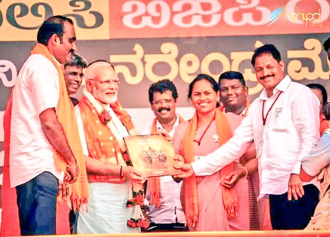 YashpalBJP's tweet image. #ModiInUdupi #ModiInKarnataka Thank u @ProfSRK for the nice video. Honouring PM #NarendraModi ji is really a great moment in My Life. I wil cherish this Golden Moment throughout my life. #IAmWithModi #Modi4MyIndia #WeLoveModi #NaavuModiJothe #NammaModi #BJP4Udupi #BJP4Karnataka