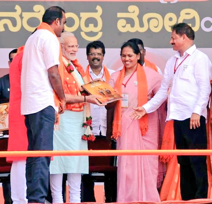 YashpalBJP's tweet image. #ModiInUdupi #ModiInKarnataka Thank u @ProfSRK for the nice video. Honouring PM #NarendraModi ji is really a great moment in My Life. I wil cherish this Golden Moment throughout my life. #IAmWithModi #Modi4MyIndia #WeLoveModi #NaavuModiJothe #NammaModi #BJP4Udupi #BJP4Karnataka