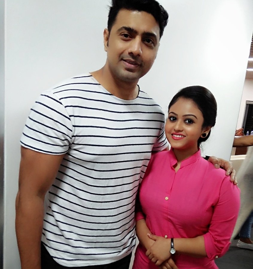 lkoyelsancharil's tweet photo. #Shoot_time
Film HOICHOI unlimited..
#short_scene but #precious_moment
Agami dine aro valo kaj korte chai...
Thanks the entire team of @DEV_PvtLtd
Thanks Rudra
Keep loving, supporting and blessing... 😊
Wish me good luck🙏😊
@idevadhikari https://t.co/nRC6ZVYG7o