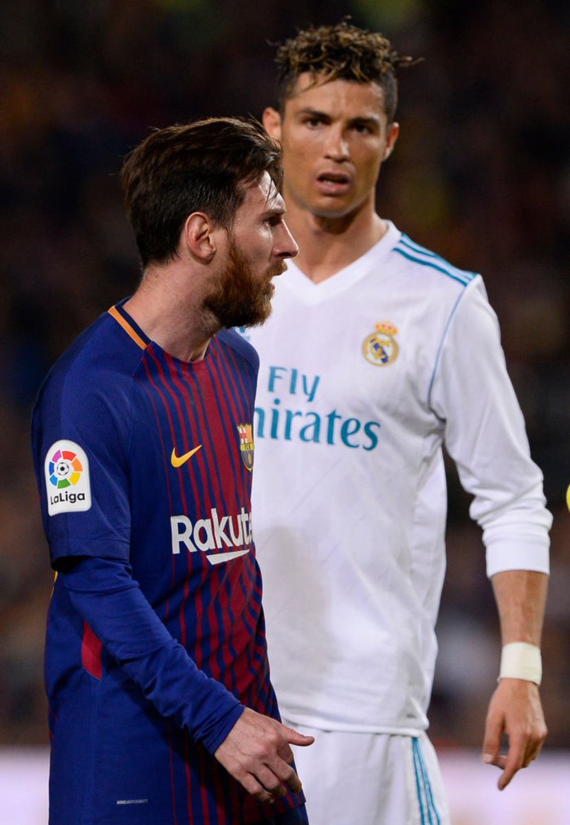 FiebreCule's tweet photo. Cristiano no se puede creer que tenga tan cerca al mejor de la historia. https://t.co/r8ADM8RzuH
