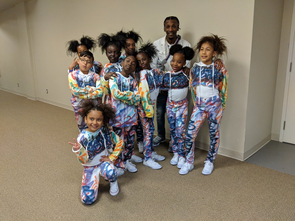 BundleOfMoy's tweet photo. #babyallstars MADE THE CROWD JUMP!!!! #StompTO2018 #standingovation https://t.co/miPKk7gotv