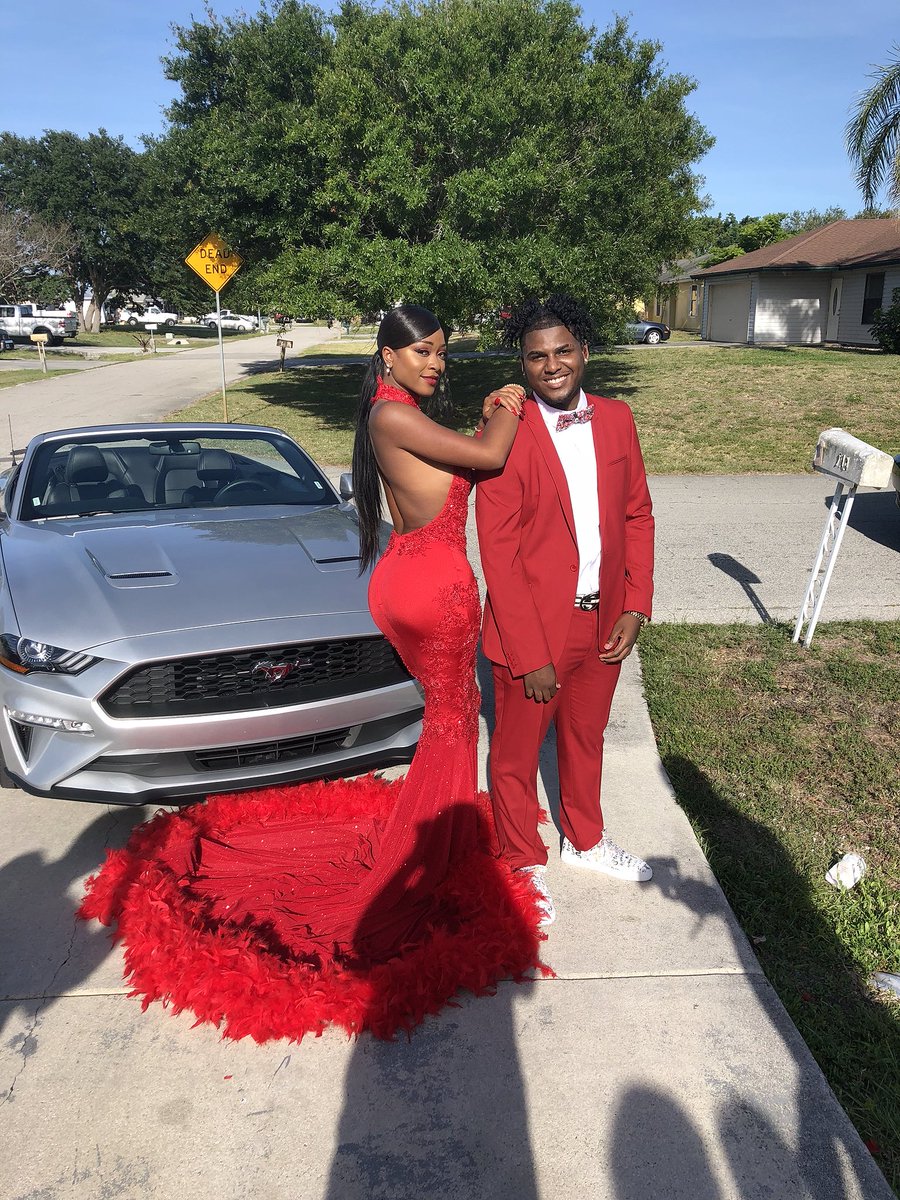 thekaaynicole's tweet photo. red rum 💋 #Prom2k18 https://t.co/4ezGamkI3d