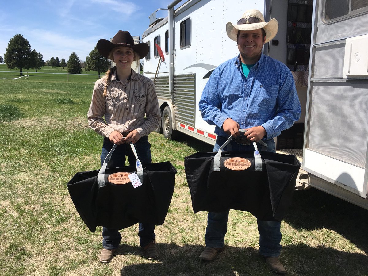 Big shoutout to <a href="/MadisonKontz/">MaDiSoN🏐</a> for turning a couple steers for me and helping bring home a buckle, a third place, and being  crowned the 2018 Triple Crown practice rodeo Teamroping average champions!!!!