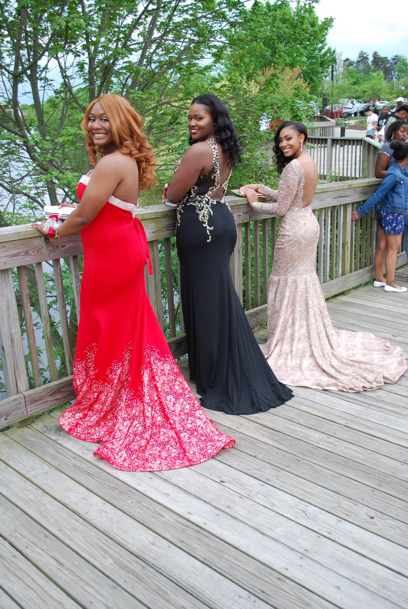 rainssss__'s tweet photo. #PROM2018 one last ride ❤️🖤 https://t.co/zQeG8bOGvS