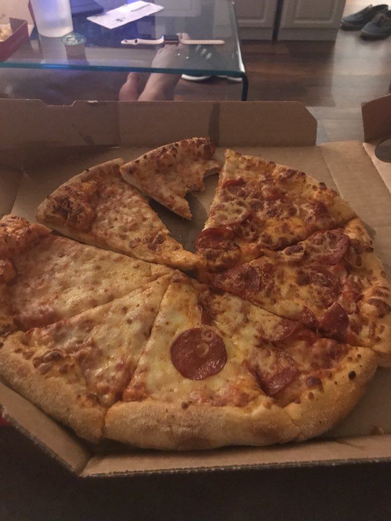 Car0lineMurphy's tweet photo. @Dominos_UK That one works. For info our pizza has just arrived and it’s barely warm. Absolutely shocking https://t.co/hWgqSiCl03