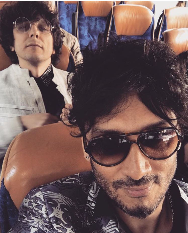 emma97150013's tweet photo. Fabri però nn ti lamentare se poi ti rapiscono 😍(noi veniamo cmq a prenderti tranquillo anche se sembra che tu lo faccia apposta) #metamoro #metamoroaliabona @FabrizioMoroOff #ermalmeta #ESC208 https://t.co/eM5NsMzHJr