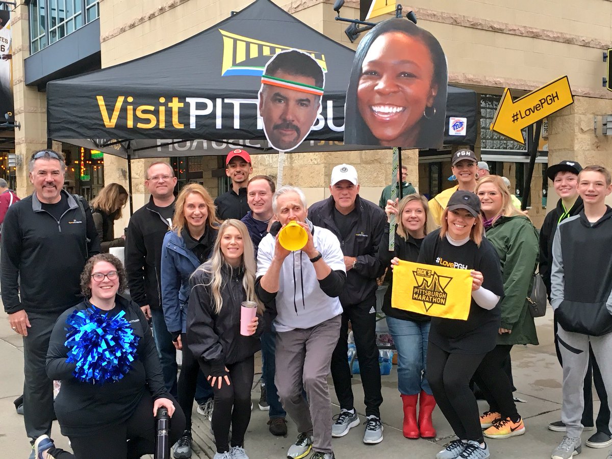 KylieMcCracken_'s tweet photo. Great day to cheer for the @PGHMarathon! Shoutout to @TomL_vstpgh & @mtaylorwade for reppinβ @vstpgh on the course. And a huge congrats to all of the #RunnersOfSteel! #LovePGH #RunPGH #GameOnPGH ππͺπ
https://t.co/vpvrhRJCpX