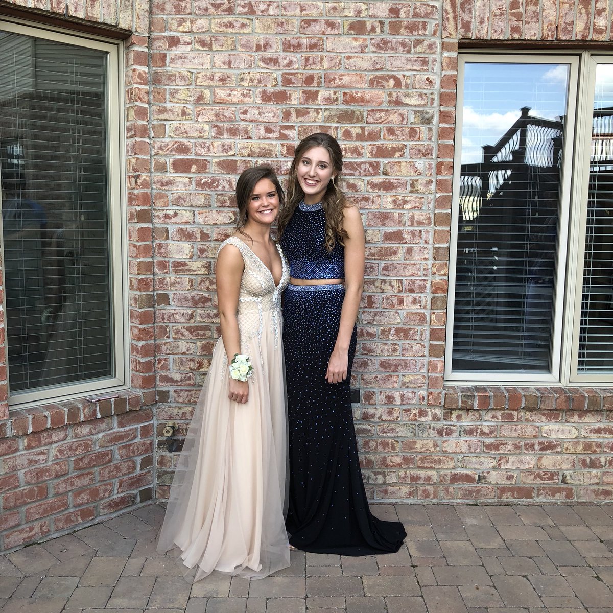 emorie_bond14's tweet photo. Syd!!! Happy birthday!!! Hope it was the best ever, you deserve it!! Thanks for being your positive, happy, smiley self!! ILY ❤️❤️❤️ @sydneymills_ https://t.co/YNImklv3ym