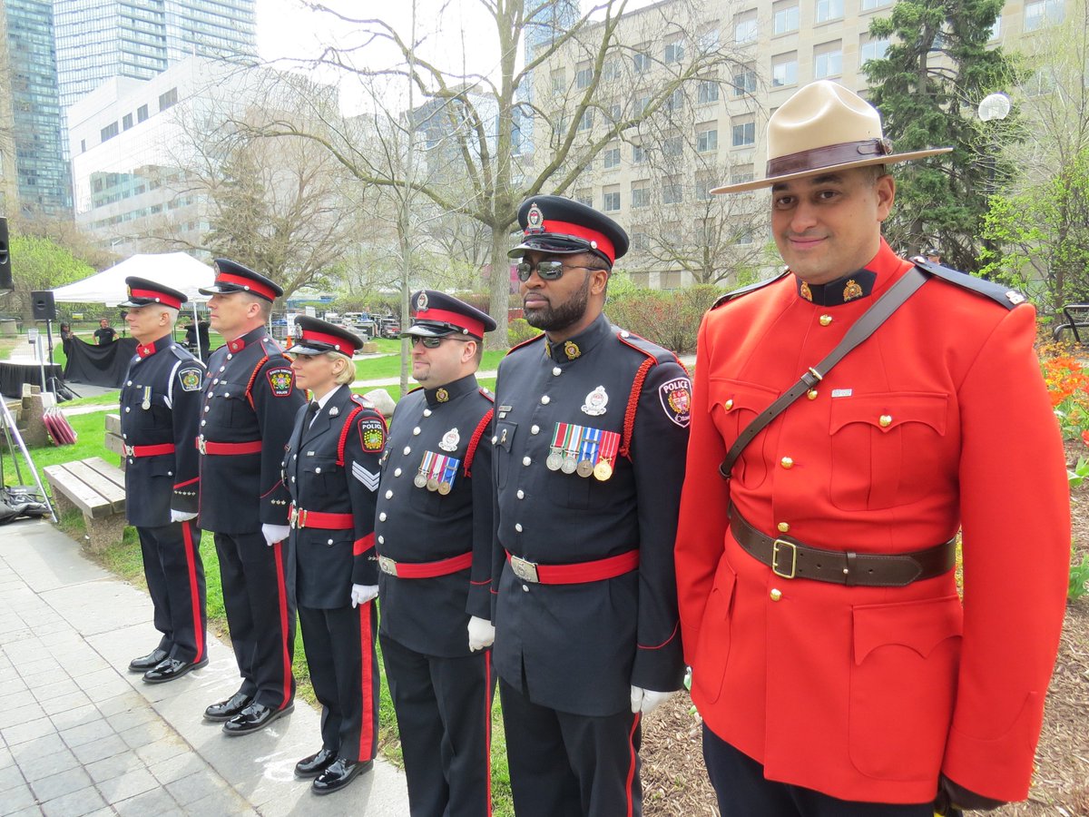 HeroesInLife's tweet photo. [Photos] 266 police officers in Ontario have died in the line of duty. They are our Heroes In Life, Not Death. The Ontario Police Memorial Foundation's Ceremony of Remembrance 2018 official photos are posted on Facebook here: https://t.co/NJgwX0zrFj #HeroesInLife #HerosEnVie https://t.co/4dmZE7XQYM