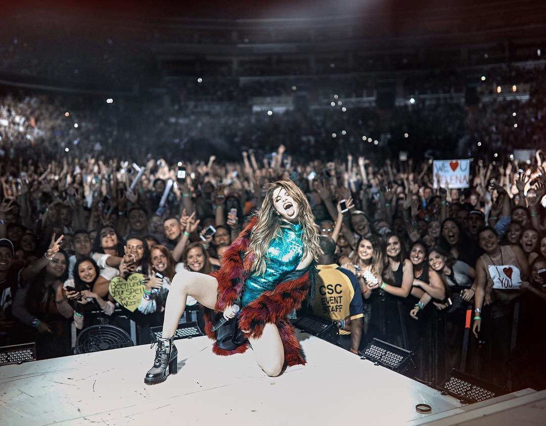 SGNewsSpain's tweet photo. ยกHoy hace 2 aรฑos que comenzรณ el Revival Tour de Selena Gomez! #BackToYouIsComing #BackToYou #2YearsOfRevivalTour https://t.co/8H6o5aXNYl
