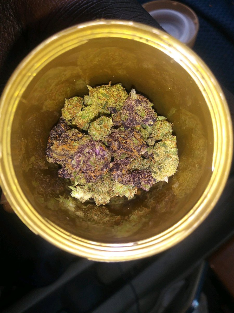 OriginalBreez's tweet photo. I know some 🍇 st's 🤘🔥🔥🔥💨 #purple  #OG #CaliWeed #MedicineMan #Bombbud https://t.co/Pw2rgikfwv