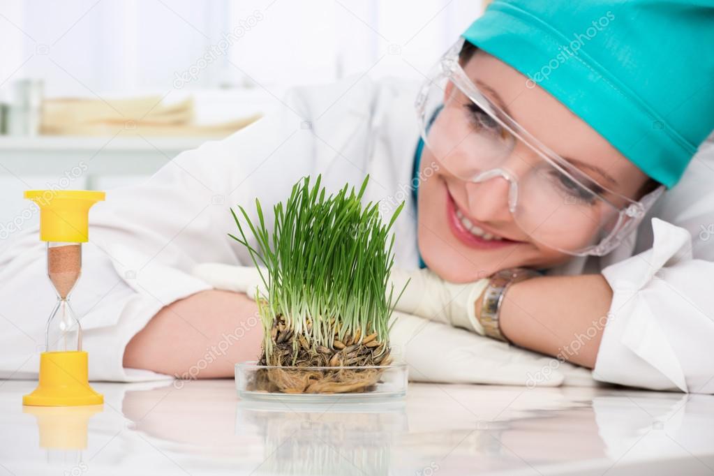 Just the day in the life of a #womanscientist-  gazing lovingly at grass with my trusty Pictionary timer to keep me honest. 🌱😍⏳  #BadStockPhotosOfMyJob