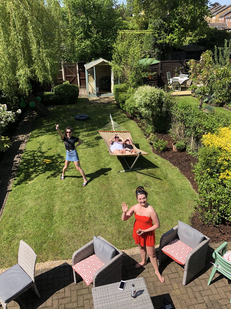 MelTBessent's tweet photo. A sunny bank holiday weekend filled with food, sunbathing, a lot of laughs and a @nyjets party for @LeeBessent’s 30th ☀️🌴🎂 Having the best time with @ClaireParmenter @sidsmiler @ElziElla @MeganBessent @AdamBessent @jemmajj @JakeBessent https://t.co/t2JWACVKiD