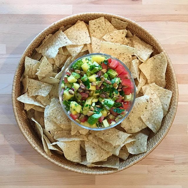 SettonFarms's tweet photo. Our Cinco de Mayo festivities continue with a yummy Pistachio Salsa from @sararsiskind
#cincodemayo #salsa #pistachiosalsa #healthyrecipe #healthysnack #healthylife #vegetarian #vegetariansnack #vegetariancooking #healthycooking #letsparty #ohle #pistac… https://t.co/XpEim1Nvda https://t.co/NqRxlgcFA4